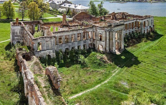 Дух величі та минулого: цей палац на Хмельниччині вражає навіть бувалих туристів Дух величі та минулого: цей палац на Хмельниччині вражає навіть бувалих туристів 1