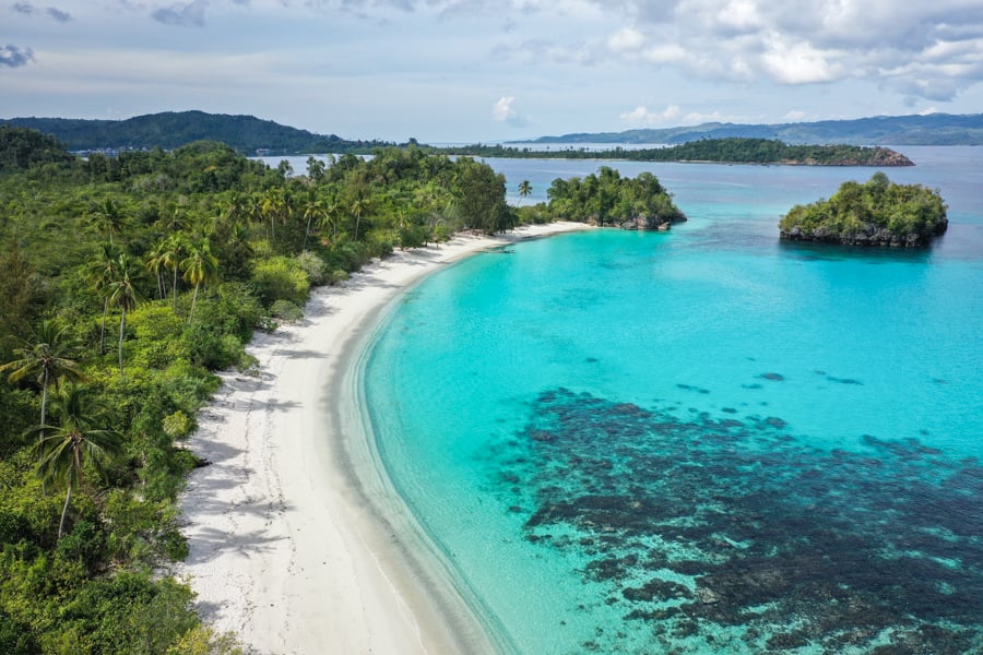 Бунгало на Бангай Бунгало на пляжі островів Бангай: ідеальне місце для відпочинку, Індонезія