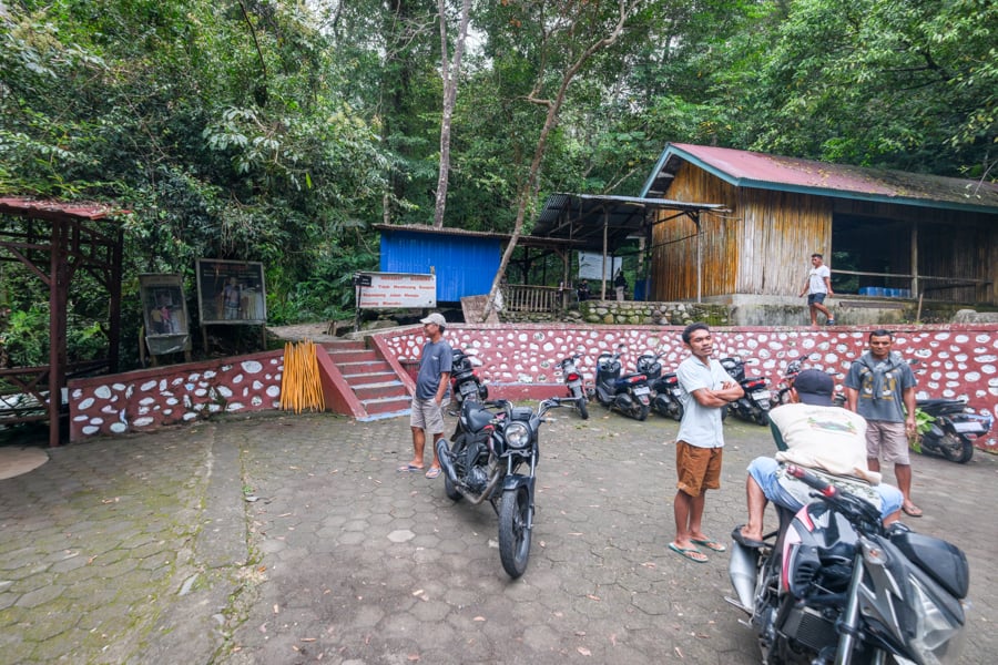 Шлях до Вае Ребо Стежка до Вае Ребо, Флорес, Індонезія: піша подорож через джунглі