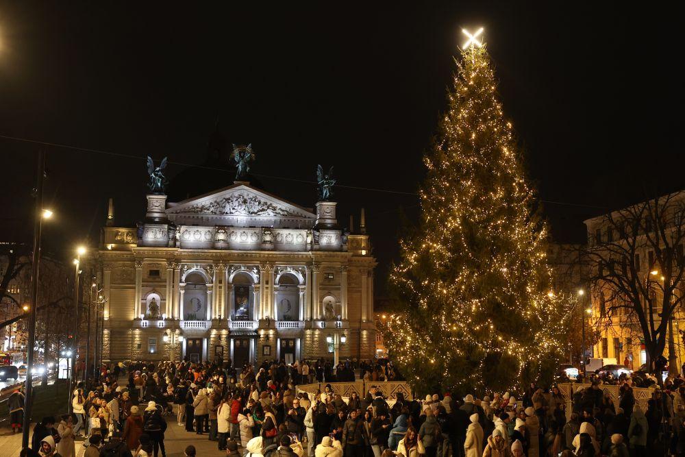 Екстрим в Карпатах, дельфіни в Одесі та без комендантської години у Закарпатті: як провести воєнну новорічну ніч 1 Екстрим в Карпатах, дельфіни в Одесі та без комендантської години у Закарпатті: як провести воєнну новорічну ніч