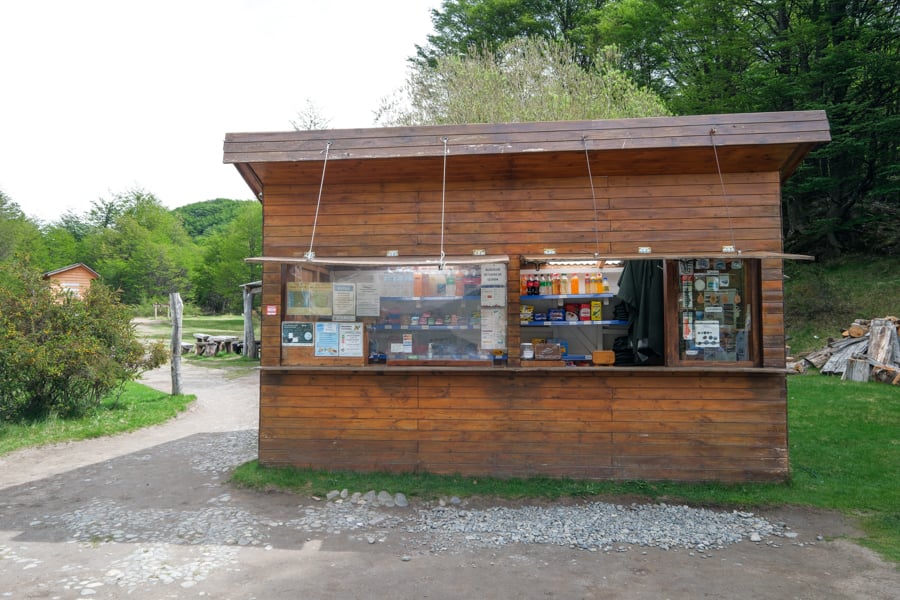 Уемуль: Похід Патагонією Патагонія маршрути: група туристів здійснює похід до льодовика Уемуль