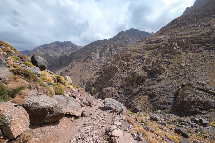 Джемаа-ель-Фна вночі Площа Джемаа-ель-Фна в Марракеші вночі, повна вуличних артистів та торговців.