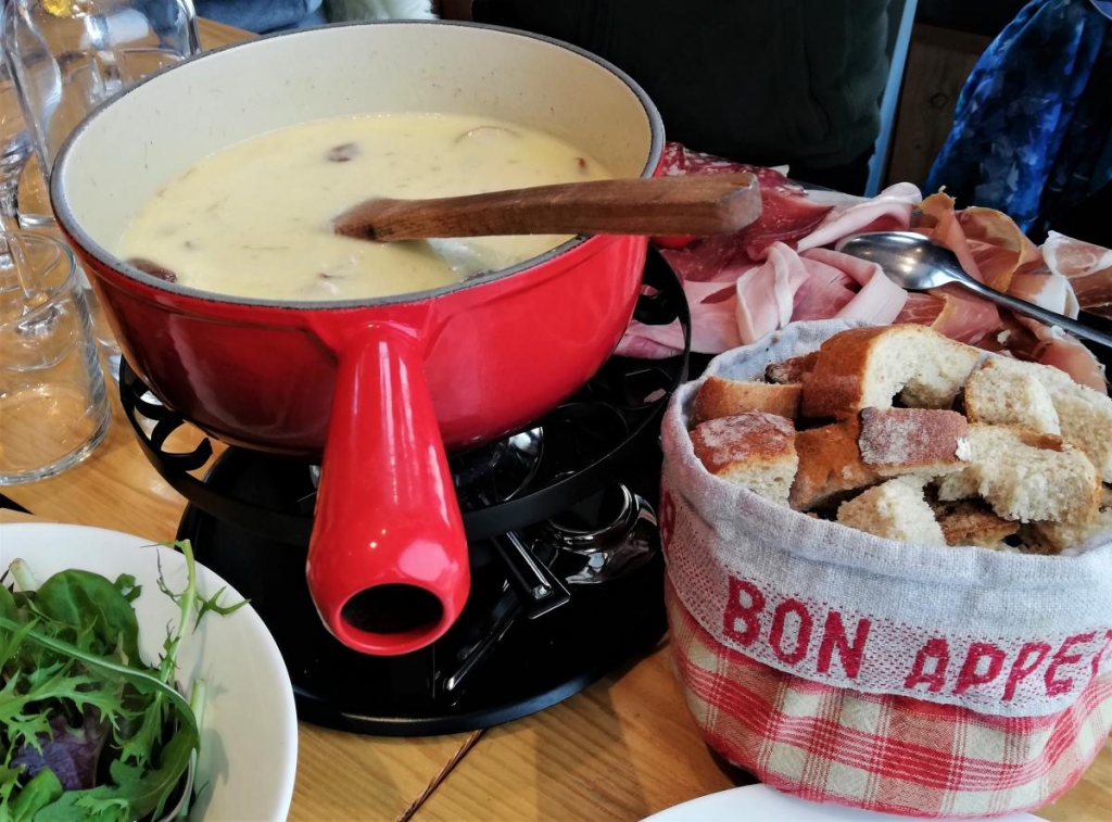 Французькі Альпи не за всі гроші світу 6 Сирне фондю в ресторані Le Roc 7 / фото Марина Григоренко