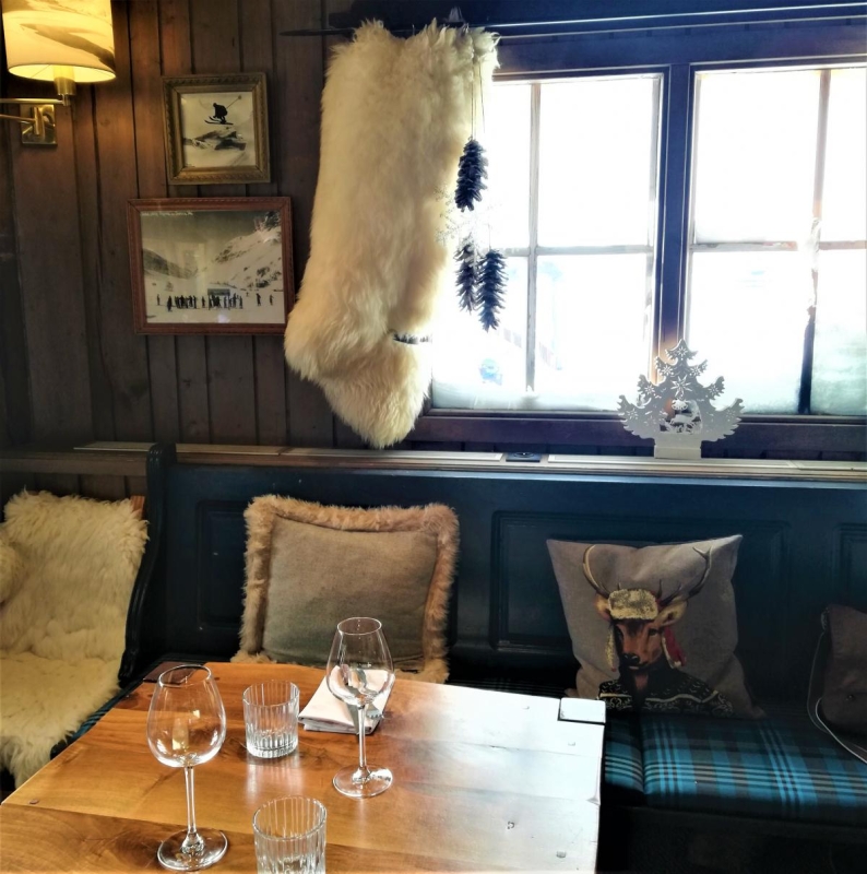 Французькі Альпи не за всі гроші світу 17 Ресторан Le Panoramic на льодовику Гранд-Мот / фото Марина Григоренко