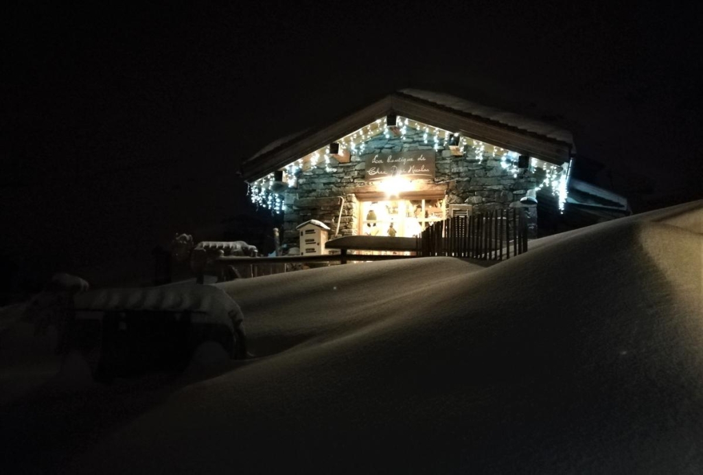 Французькі Альпи не за всі гроші світу 11 Ресторан Chez Pépé Nicolas розташований на відокремленому пагорбі / фото Марина Григоренко