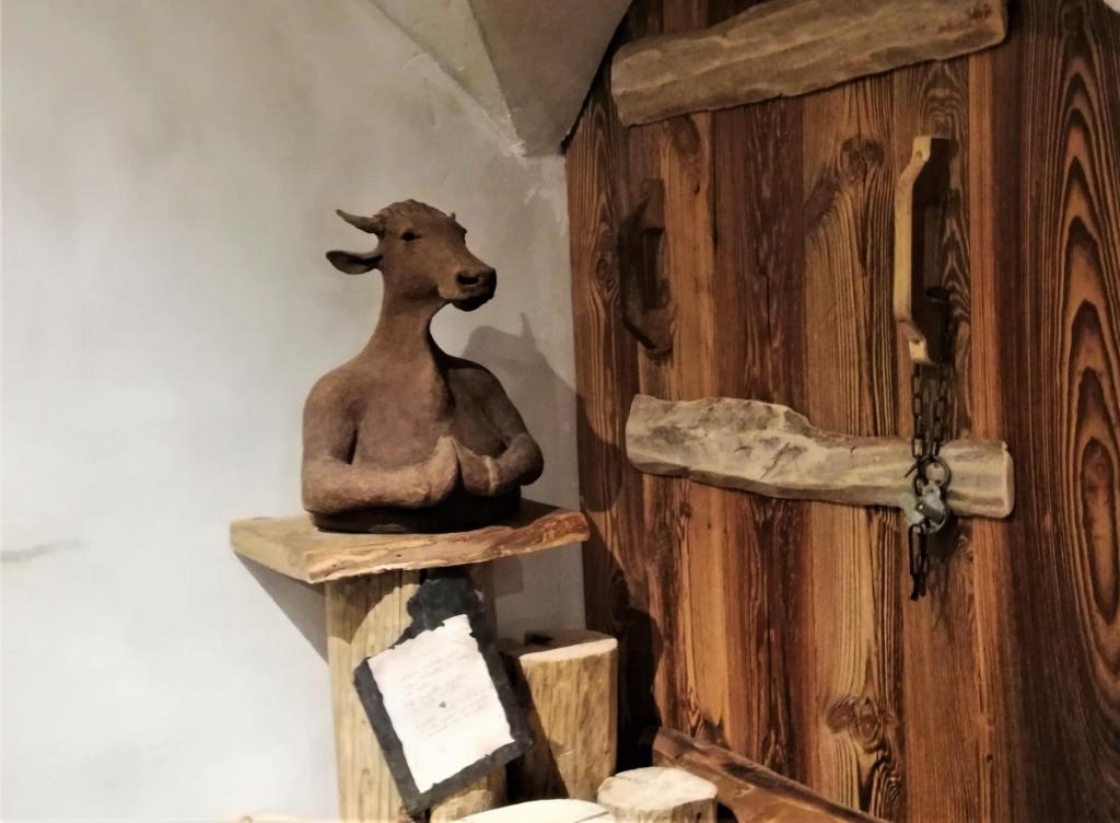 Французькі Альпи не за всі гроші світу 12 Інтер'єри в ресторані Chez Pépé Nicolas / фото Марина Григоренко