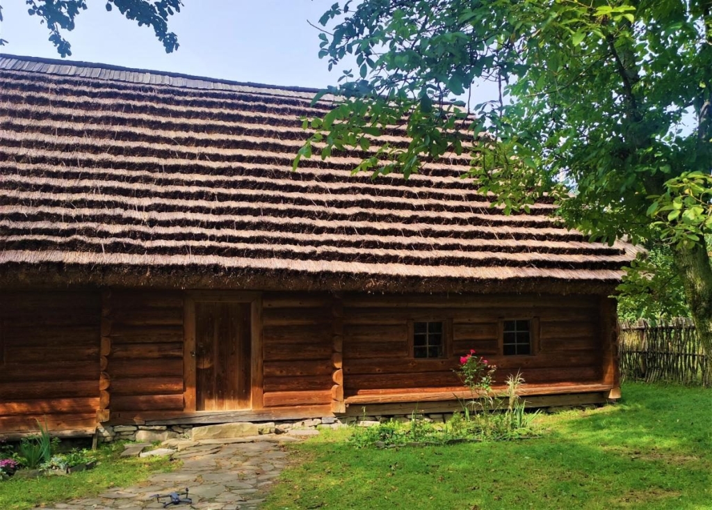 Гори, релакс і дерев'яні церкви: чим дивує український курорт Східниця 46 Гори, релакс і дерев'яні церкви: чим дивує український курорт Східниця