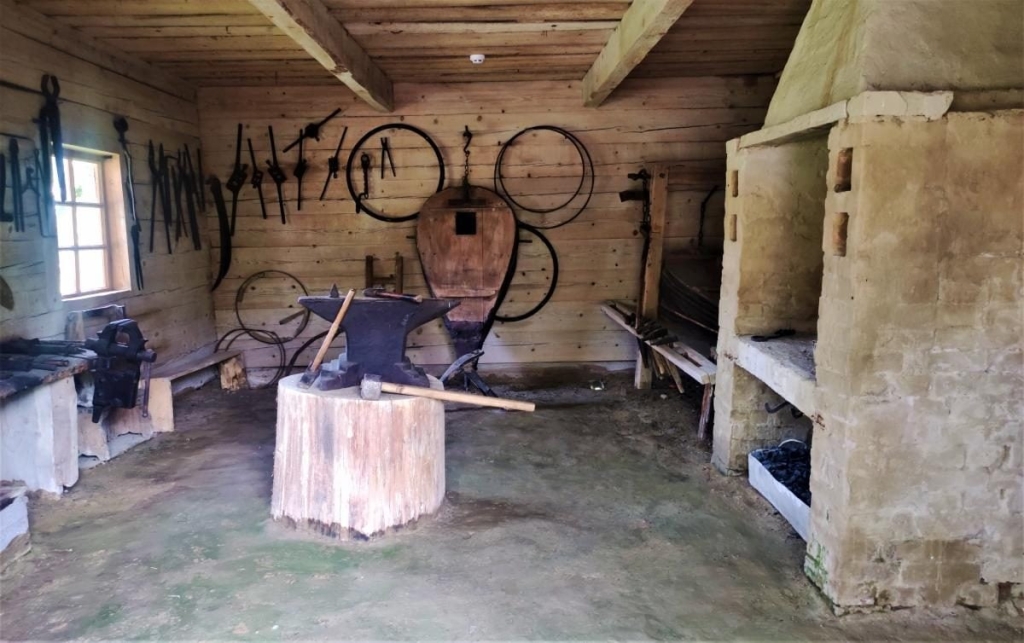 Гори, релакс і дерев'яні церкви: чим дивує український курорт Східниця 47 Гори, релакс і дерев'яні церкви: чим дивує український курорт Східниця