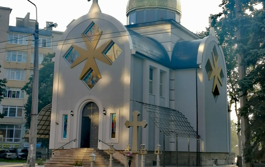 Храми, вокзали та старовинні вілли України: де досі сяють унікальні кольорові вітражі Храми, вокзали та старовинні вілли України: де досі сяють унікальні кольорові вітражі 2