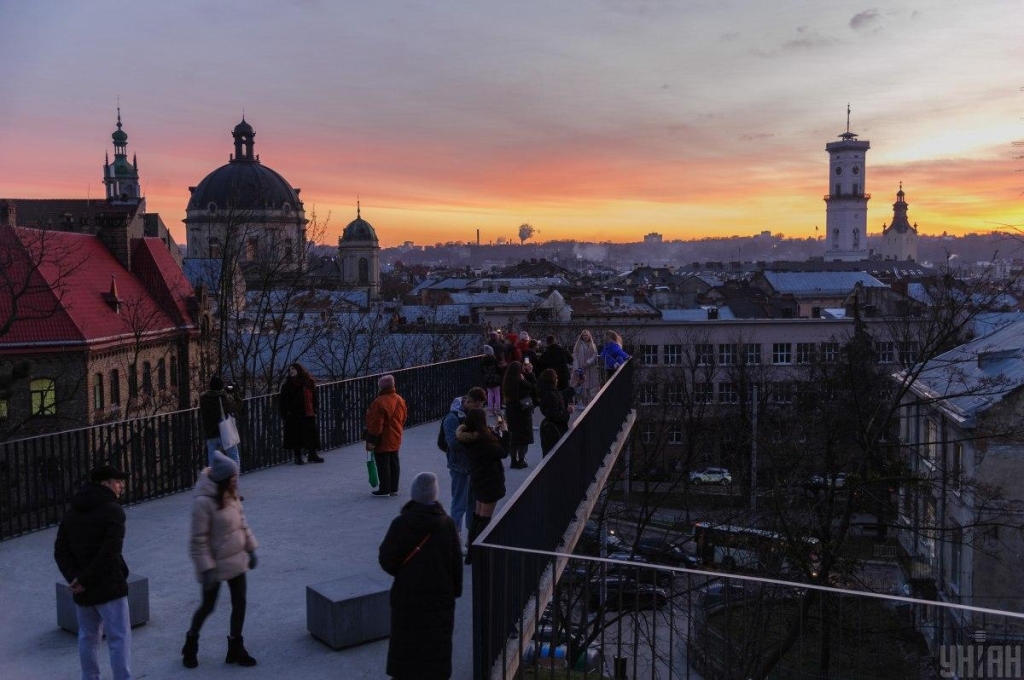 Ідеї для романтичного вікенду в Україні – і не лише на День закоханих 1 Магія вечірнього Львова – ідеально для закоханих / фото ТА