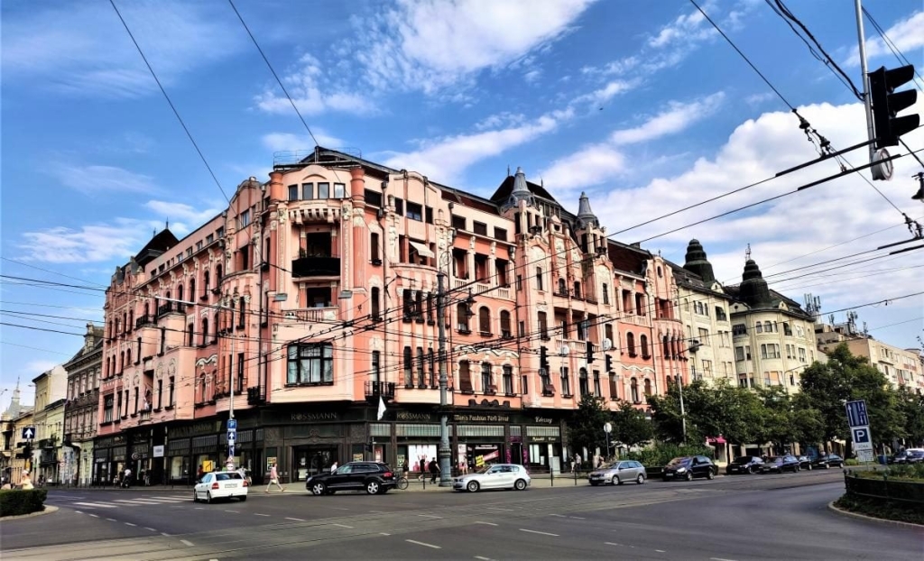 Бюджетні подорожі Дешеві авіаквитки з Угорщини у 2026: аеропорт Дебрецен як варіант пересадки.