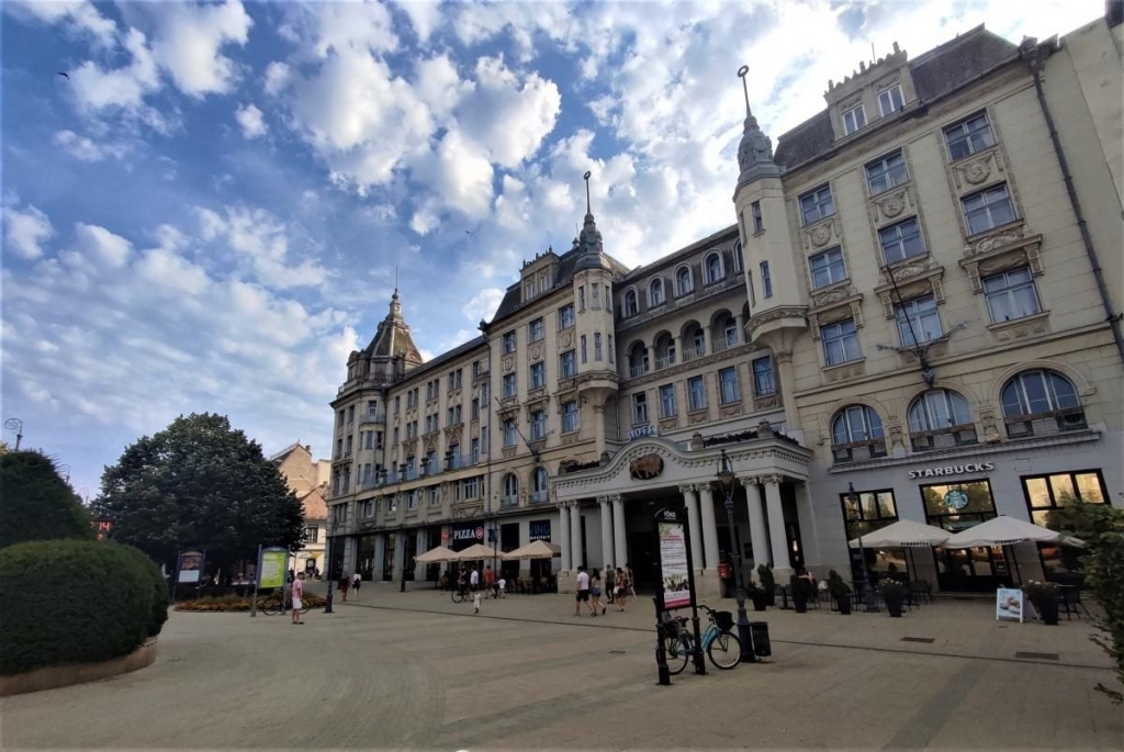 Квитки з Угорщини Дешеві авіаквитки з Угорщини у 2026: пересадка в аеропорту Дебрецен.