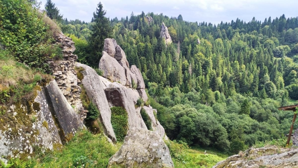 Ямельницькі скелі: блукаючи непрохідними стежками УПА 29 Ямельницькі скелі: блукаючи непрохідними стежками УПА