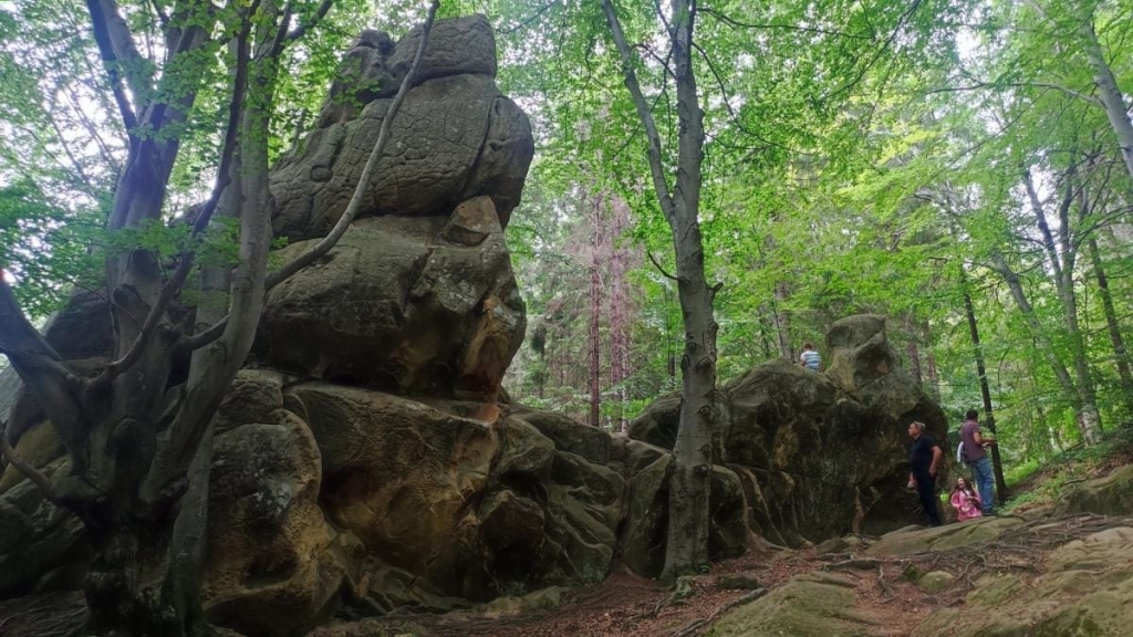 Ямельницькі скелі: блукаючи непрохідними стежками УПА 36 Ямельницькі скелі: блукаючи непрохідними стежками УПА