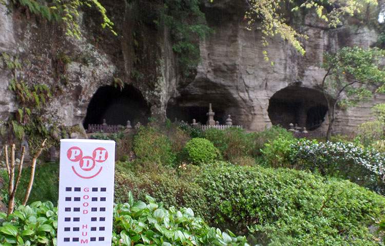 Символ Камакури Велика статуя Будди в Камакурі на тлі японського неба