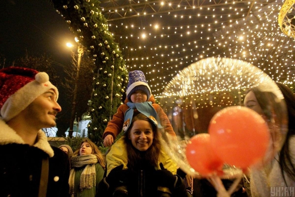 Казкові герої та різдвяне диво: чим дивують святкові містечка Києва цього року 17 Казкові герої та різдвяне диво: чим дивують святкові містечка Києва цього року