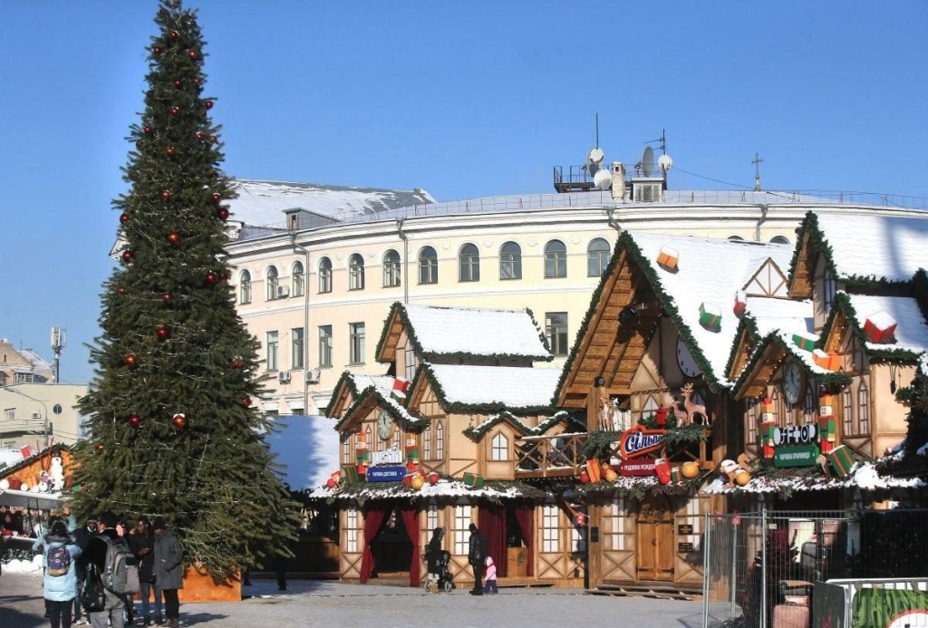 Казкові герої та різдвяне диво: чим дивують святкові містечка Києва цього року 27 Казкові герої та різдвяне диво: чим дивують святкові містечка Києва цього року