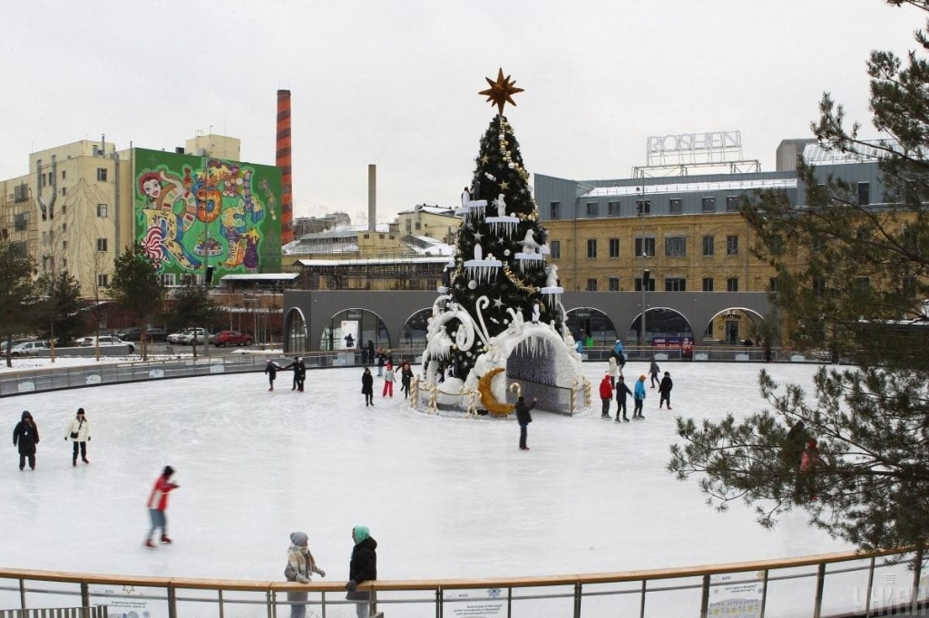 Казкові герої та різдвяне диво: чим дивують святкові містечка Києва цього року 61 Казкові герої та різдвяне диво: чим дивують святкові містечка Києва цього року