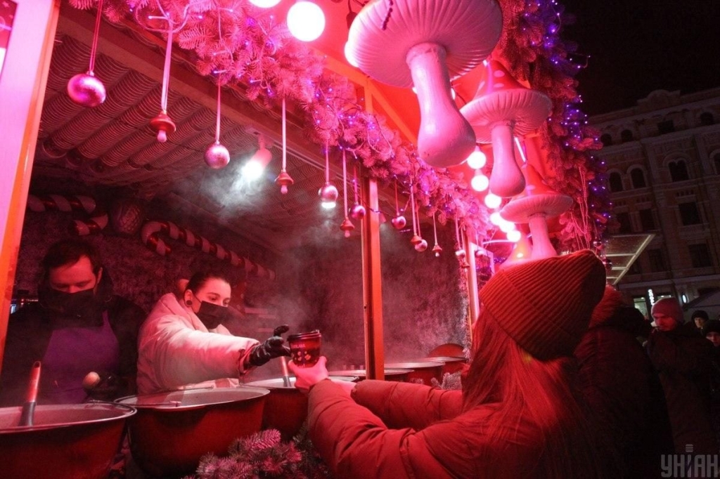 Казкові герої та різдвяне диво: чим дивують святкові містечка Києва цього року 5 Казкові герої та різдвяне диво: чим дивують святкові містечка Києва цього року