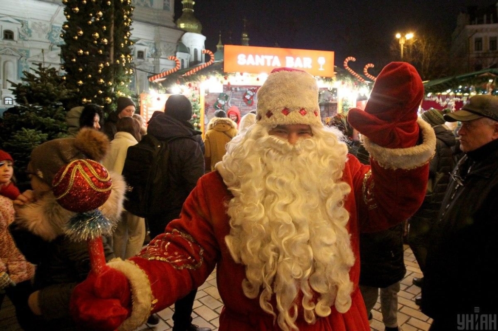 Казкові герої та різдвяне диво: чим дивують святкові містечка Києва цього року 16 Казкові герої та різдвяне диво: чим дивують святкові містечка Києва цього року