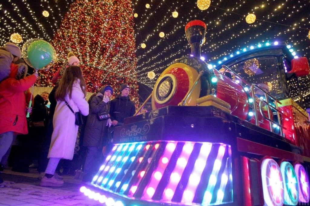 Казкові герої та різдвяне диво: чим дивують святкові містечка Києва цього року 21 Казкові герої та різдвяне диво: чим дивують святкові містечка Києва цього року