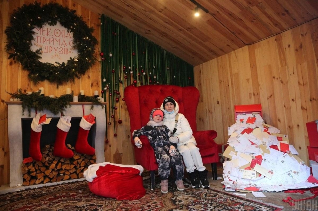 Казкові герої та різдвяне диво: чим дивують святкові містечка Києва цього року 50 Казкові герої та різдвяне диво: чим дивують святкові містечка Києва цього року