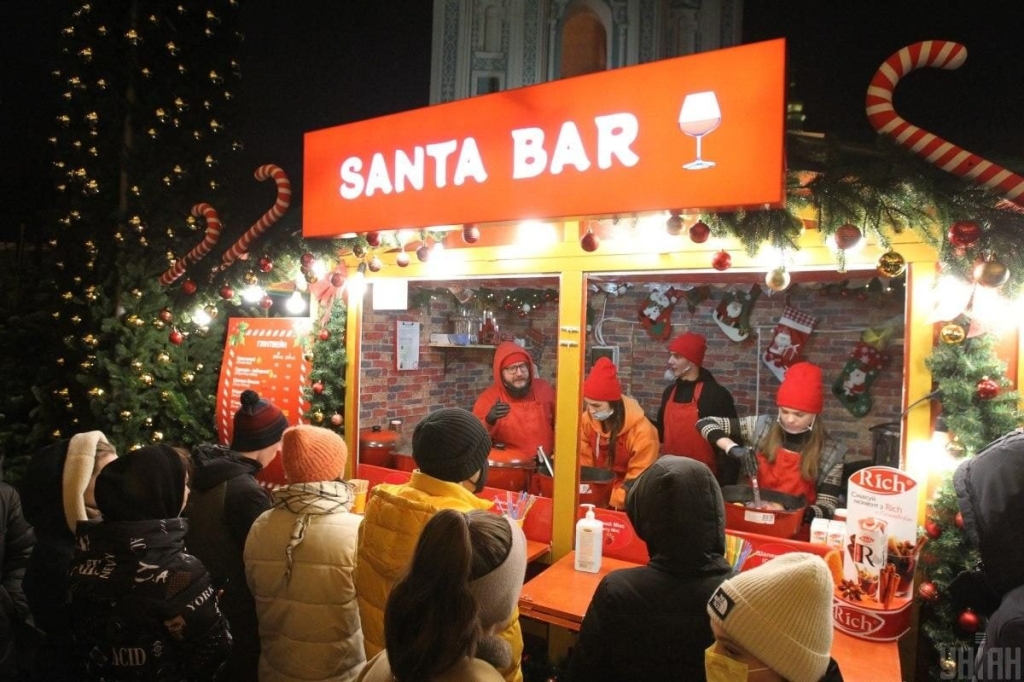 Казкові герої та різдвяне диво: чим дивують святкові містечка Києва цього року 4 Казкові герої та різдвяне диво: чим дивують святкові містечка Києва цього року