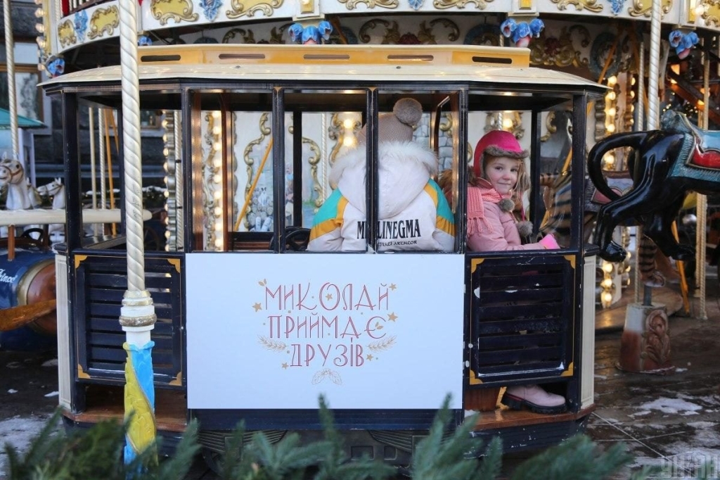 Казкові герої та різдвяне диво: чим дивують святкові містечка Києва цього року 45 Казкові герої та різдвяне диво: чим дивують святкові містечка Києва цього року