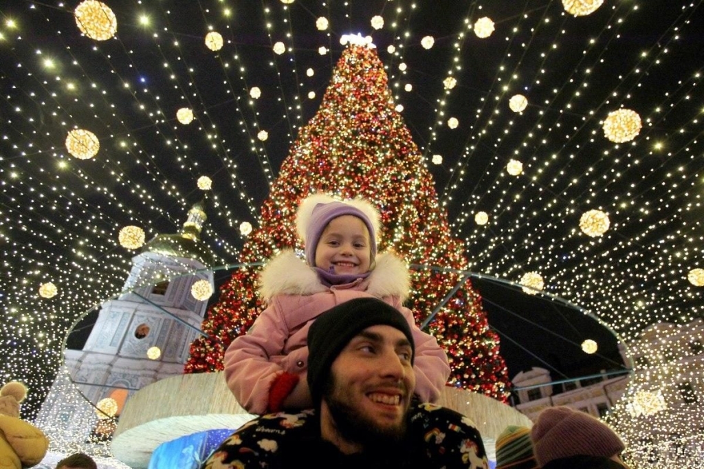 Казкові герої та різдвяне диво: чим дивують святкові містечка Києва цього року 13 Казкові герої та різдвяне диво: чим дивують святкові містечка Києва цього року