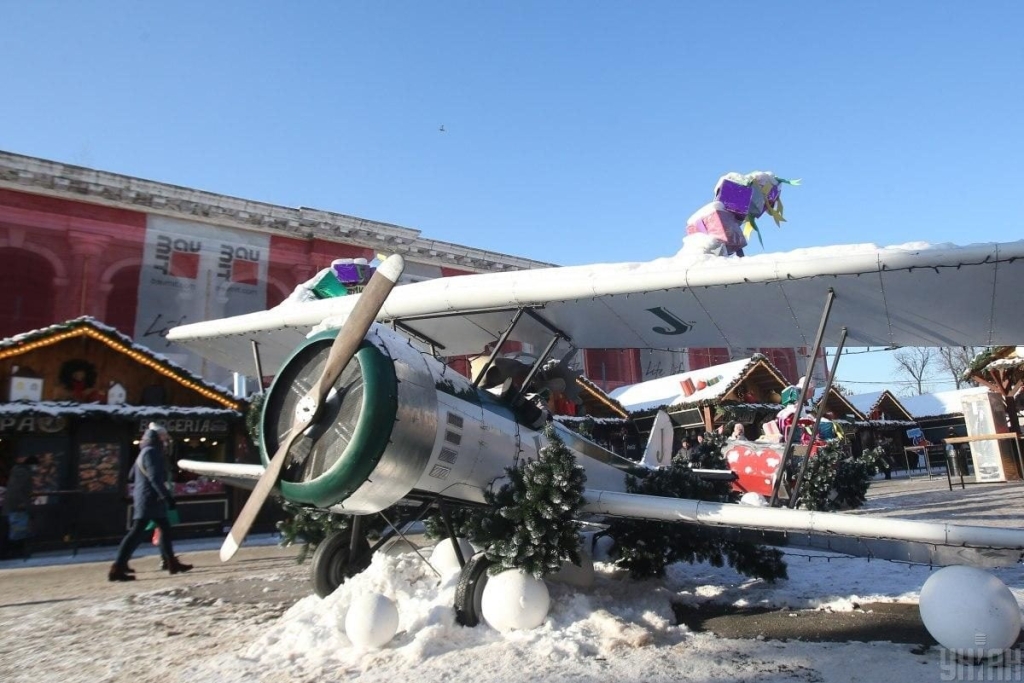 Казкові герої та різдвяне диво: чим дивують святкові містечка Києва цього року 32 Казкові герої та різдвяне диво: чим дивують святкові містечка Києва цього року