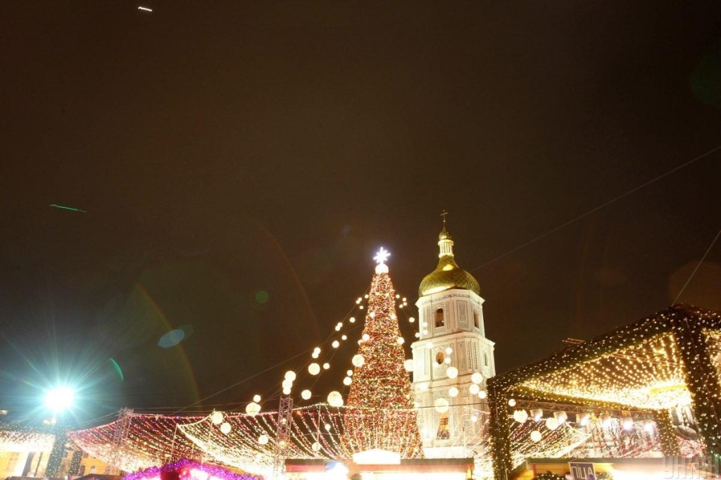 Казкові герої та різдвяне диво: чим дивують святкові містечка Києва цього року 20 Казкові герої та різдвяне диво: чим дивують святкові містечка Києва цього року