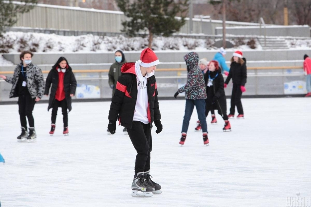 Казкові герої та різдвяне диво: чим дивують святкові містечка Києва цього року 58 Казкові герої та різдвяне диво: чим дивують святкові містечка Києва цього року