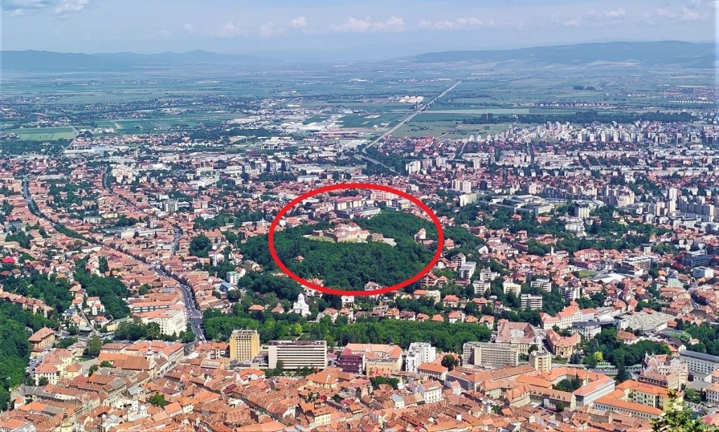 Коли лінь їхати до Дракули: атмосферний замок у румунському Брашові 14 Фортеця Брашова розташована на пагорбі в самому центрі міста / фото Марина Григоренко