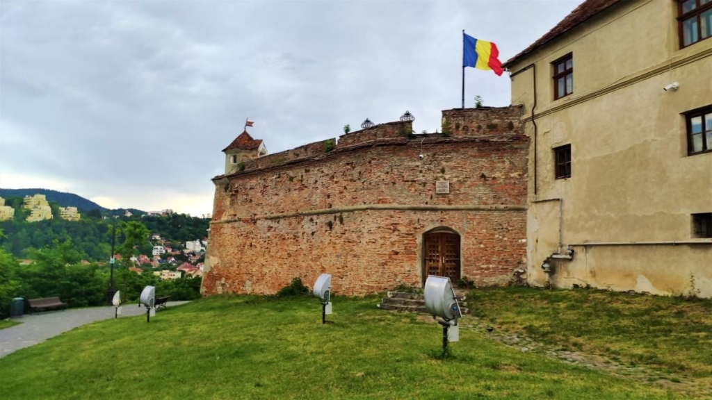 Коли лінь їхати до Дракули: атмосферний замок у румунському Брашові 4 Коли лінь їхати до Дракули: атмосферний замок у румунському Брашові