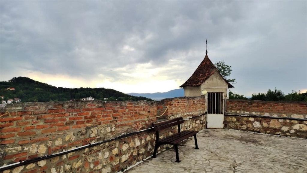 Коли лінь їхати до Дракули: атмосферний замок у румунському Брашові 8 Коли лінь їхати до Дракули: атмосферний замок у румунському Брашові