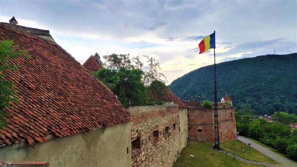 Коли лінь їхати до Дракули: атмосферний замок у румунському Брашові 7 Коли лінь їхати до Дракули: атмосферний замок у румунському Брашові