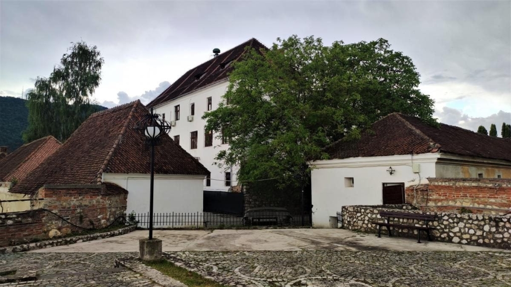 Коли лінь їхати до Дракули: атмосферний замок у румунському Брашові 9 Коли лінь їхати до Дракули: атмосферний замок у румунському Брашові