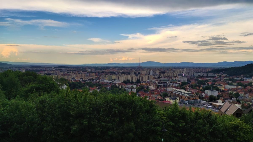 Коли лінь їхати до Дракули: атмосферний замок у румунському Брашові 19 Краєвид на "новий" Брашов / фото Марина Григоренко