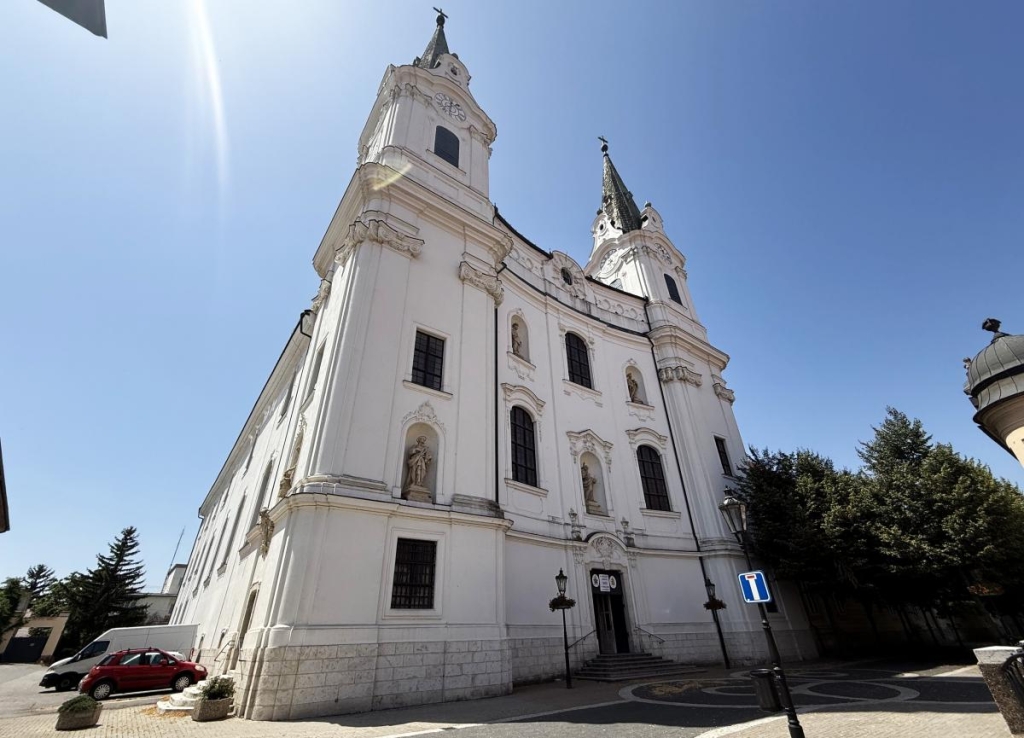 Комарно: затишне містечко на кордоні двох держав-сусідок України 32 Костел Святого Андрія в Комарно / фото Наталія Петерварі