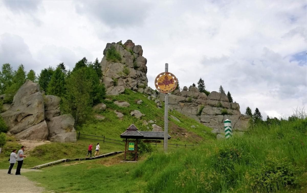 Львівщина для активних туристів: ідеї для піших походів у гори – Тустань, Східниця, Орів 9 Львівщина для активних туристів: ідеї для піших походів у гори – Тустань, Східниця, Орів