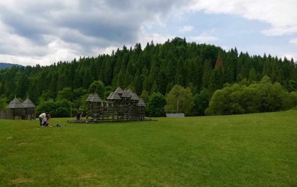 Львівщина для активних туристів: ідеї для піших походів у гори – Тустань, Східниця, Орів 14 Львівщина для активних туристів: ідеї для піших походів у гори – Тустань, Східниця, Орів