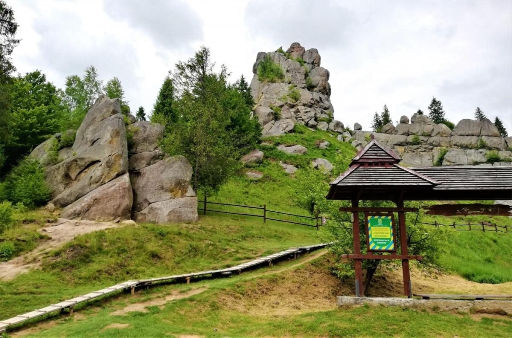 Львівщина для активних туристів: ідеї для піших походів у гори – Тустань, Східниця, Орів 8 Львівщина для активних туристів: ідеї для піших походів у гори – Тустань, Східниця, Орів