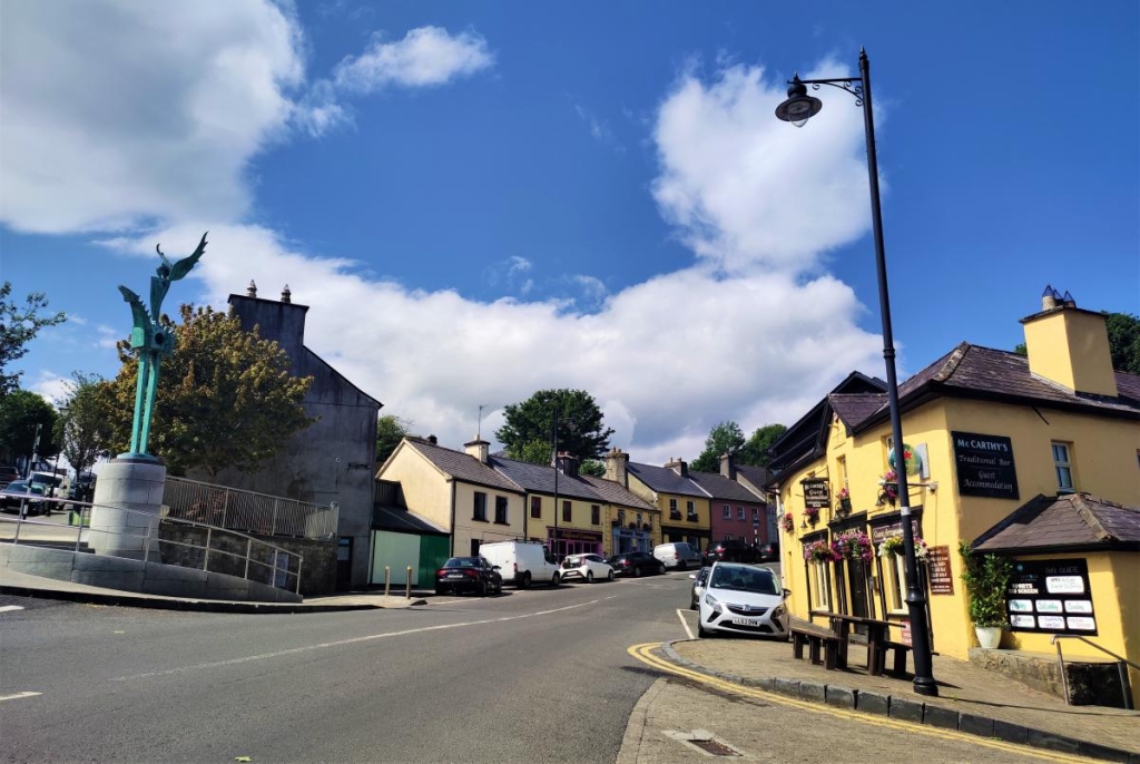 Маленька Ірландія: ідеалістичне містечко Вестпорт посеред дивовижної природи 3 Ось на таких вуличках варто шукати паби у Вестпорті / фото Марина Григоренко