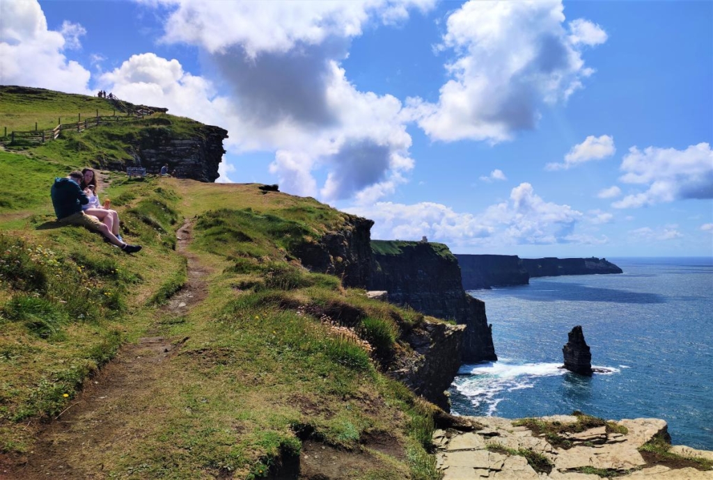 Мальовничі скелі Могер, або Ірландія "як в кіно" 30 Потрапити на скелі Могер у сонячний день велика удача / фото Марина Григоренко