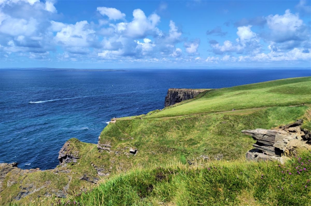 Мальовничі скелі Могер, або Ірландія "як в кіно" 36 На скелі Могер можна потрапити як з екскурсіями, так і самостійно / фото Марина Григоренко