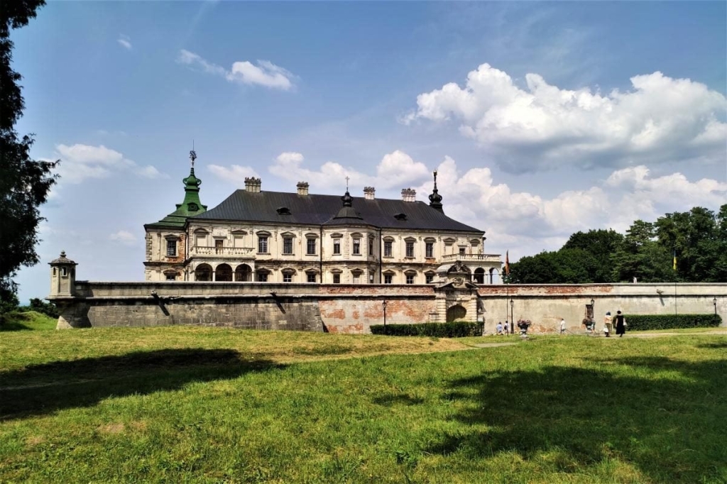 Містична Україна Фото з оглядом на містичні місця України для святкування Геловіну 2026