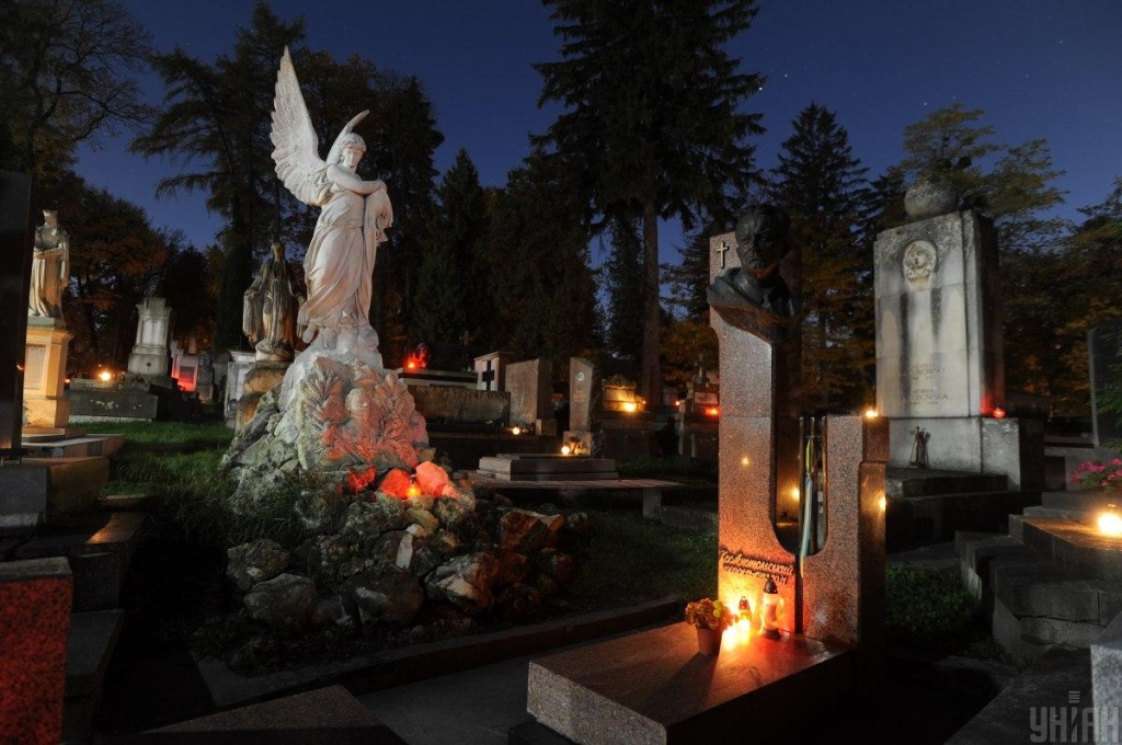 Личаківський некрополь Личаківський цвинтар у Львові - популярне місце для містичного туризму на Геловін
