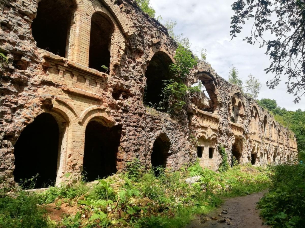 7 містичних місць Сім наймістичніших місць України для святкування Геловіну 2026. Відгуки та ціни.