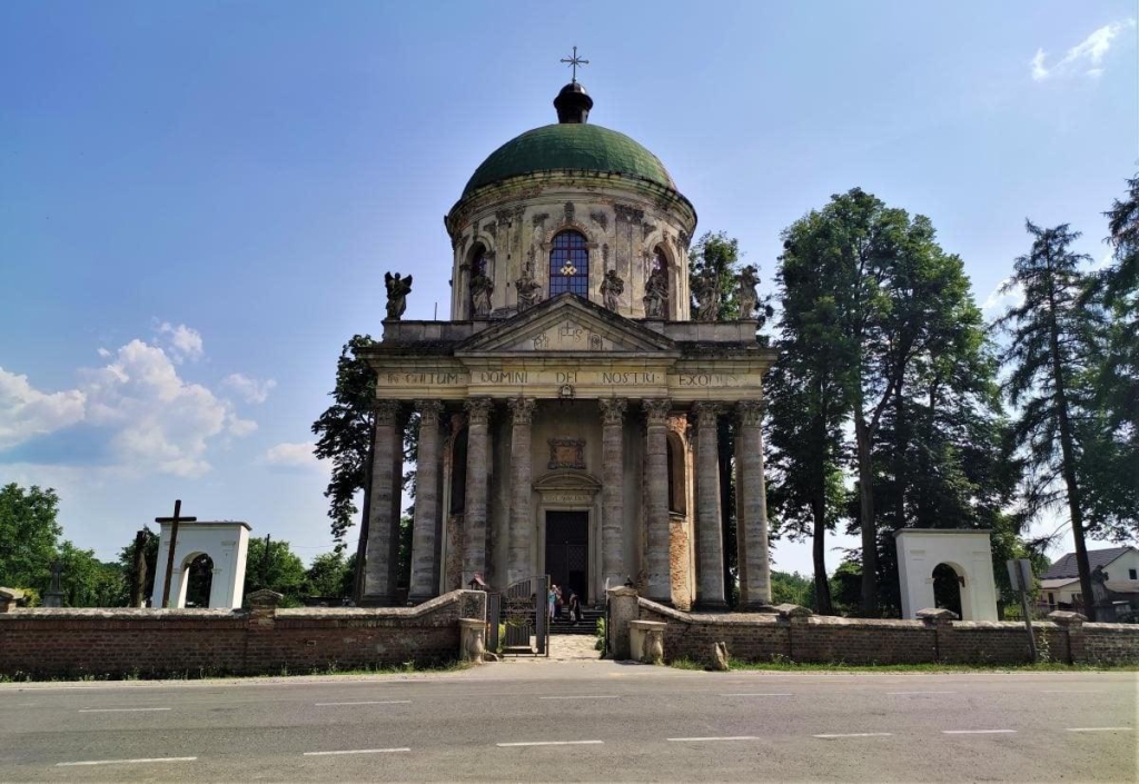 Церква в Підгірцях Церква Блаженного Миколая Чарнецького в Підгірцях - містичне місце України.