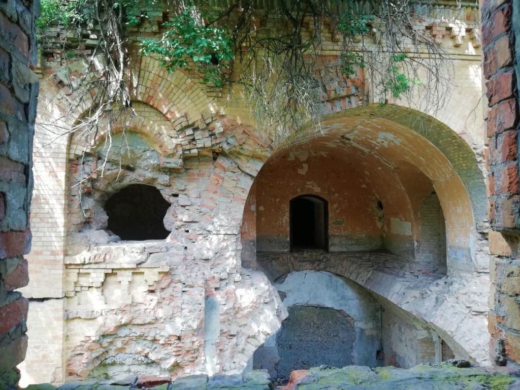 Моторошні місця Геловін 2026 в Україні: досліджуйте місця, де завмирає серце від страху